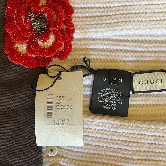 Gucci White Knit Hat with Red Flower Detail - Picture 4 of 7